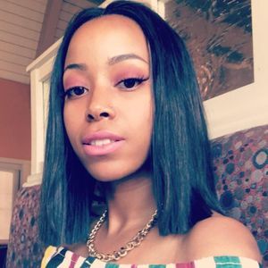 Meet your Posher, Cynthia